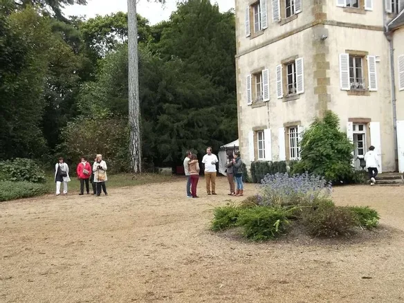  château d'Auzon à Lucenay-lès-Aix